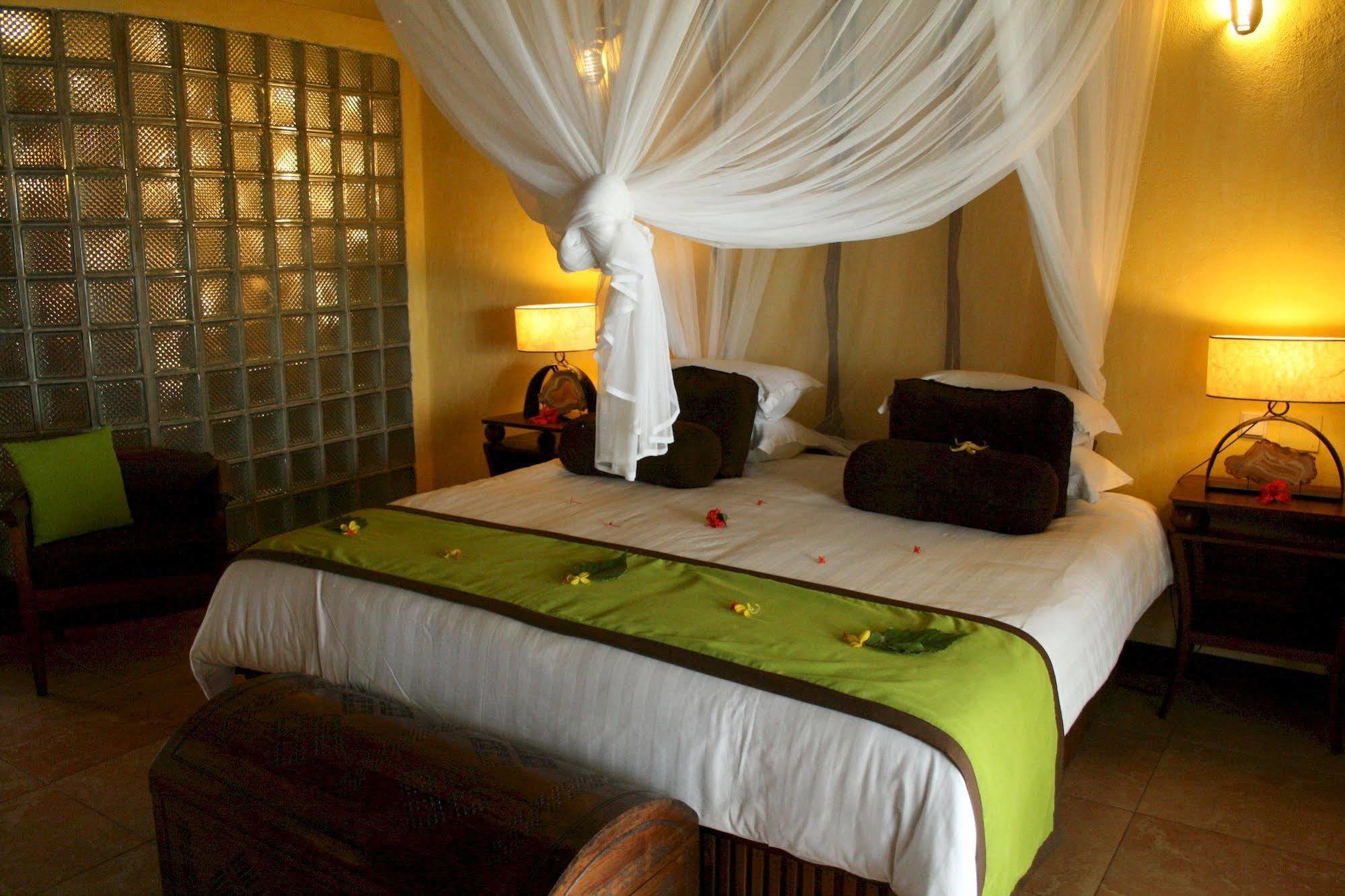 Nosy Be Hotel & Spa Ambaro Exterior foto